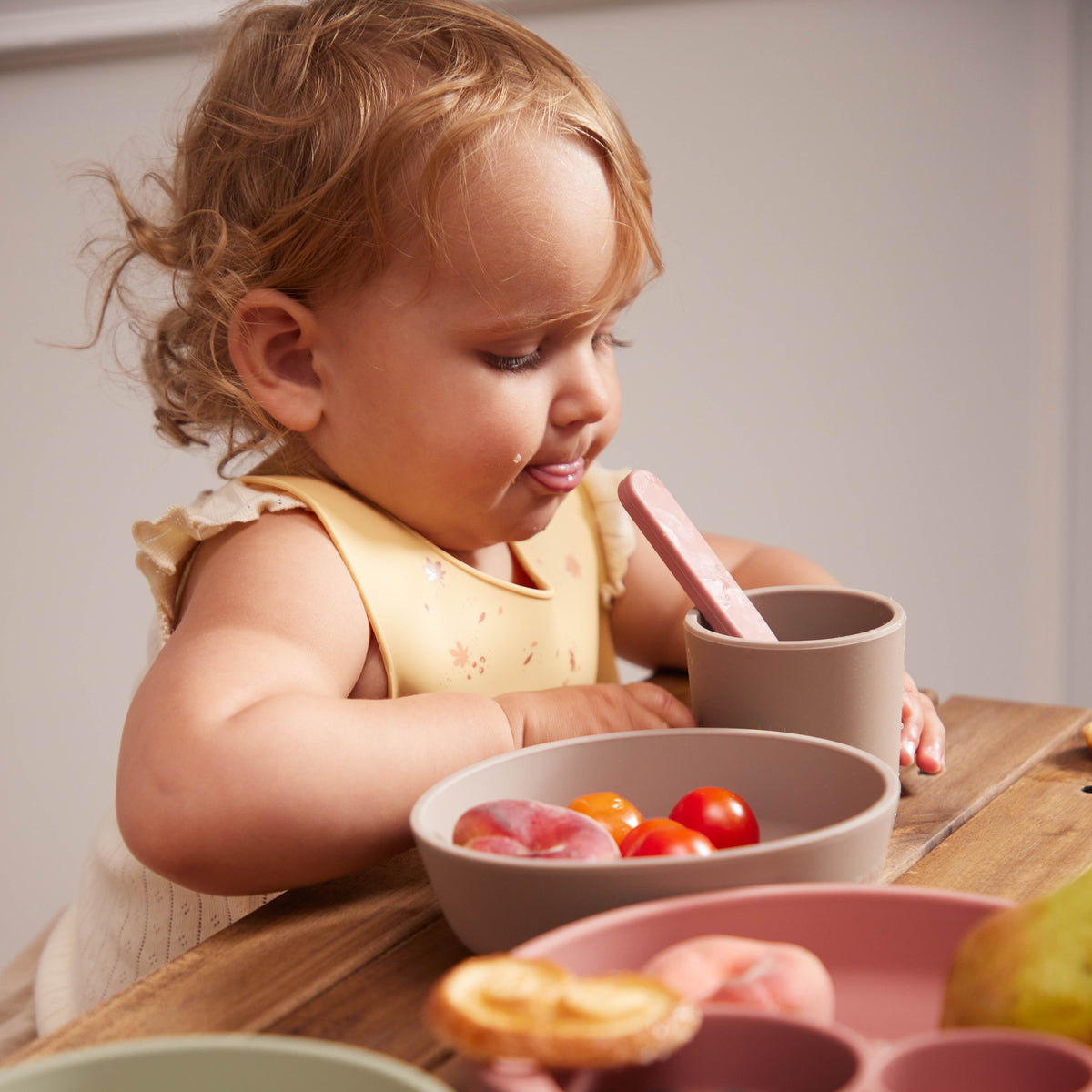 Silicone bib with print - Chestnuts