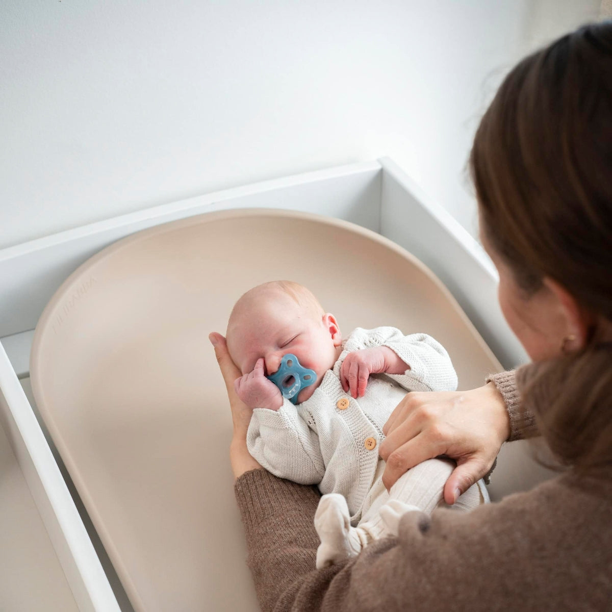 Bobbie 2.0 Soft Feel Changing Mat - Beige